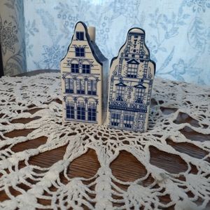 Vintage D.A.I.C. handpainted Delft Blue salt & pepper shakers